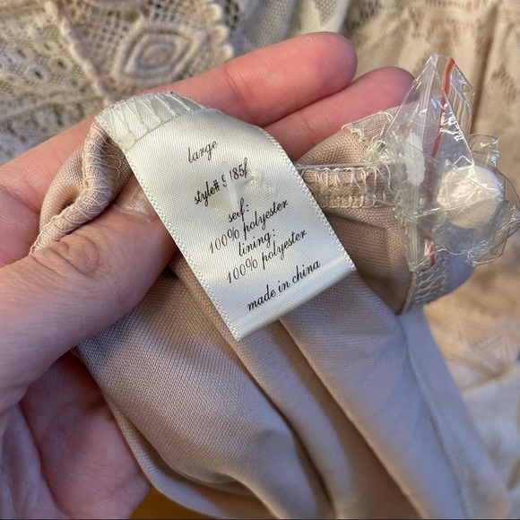 Francesca’s Collections ivory cream lace spaghetti strap large knee length dress - Picture 7 of 7